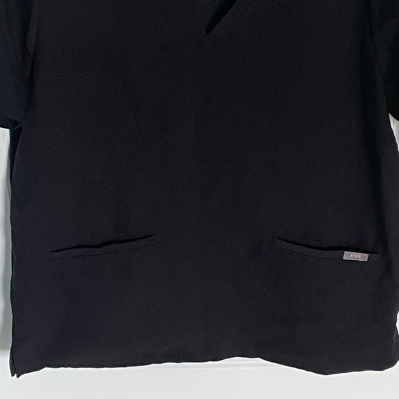 Figs Black Casma Three-Pocket Medical Scrub Top - 47316 - Picture 5 of 15